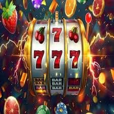 Pengguna memantau taruhan olahraga sepak bola secara live melalui aplikasi kosmik4d